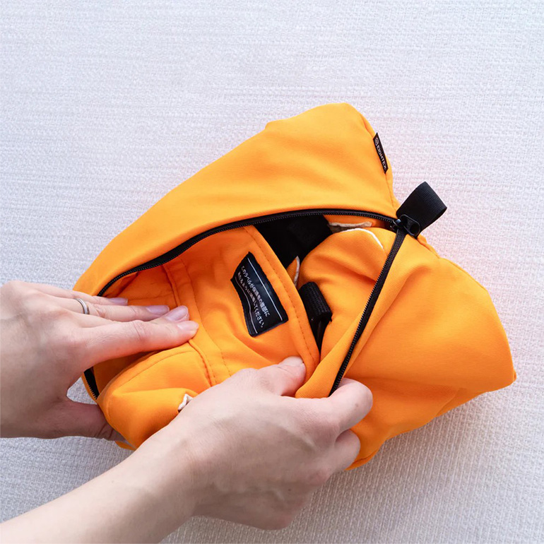 EVACKiDS 避難くん 新生児から使える避難用5WAYキャリー オレンジ 避難用 緊急 災害用 保育 防災用品 防炎 抱っこひも 新生児〜3歳 リフレクター ホイッスル 74-CG