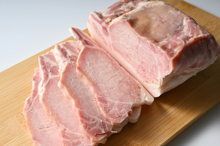 お肉屋さんの手作りロースハムブロック800g以上 真空パック