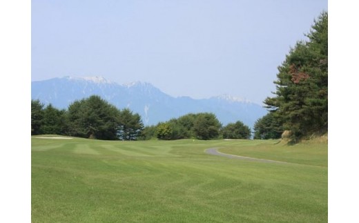 【カントリークラブグリーンバレイ】 すずらんコース 平日ペアゴルフプレー券 [カントリークラブグリーンバレイ 山梨県 韮崎市 20741317] ゴルフプレー券 ペア 2名様 平日 平日ゴルフ券 ゴルフチケット チケット 山梨 韮崎
