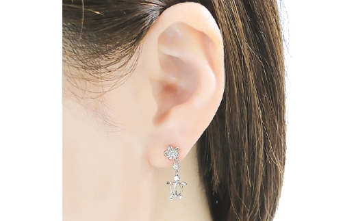 ピアス ハワイアン スタッドピアス プラチナ PT900 ダイヤモンド 0.08ct プルメリア カメ ホヌ ウミガメ 揺れるピアス 【f286-pt】 アクセサリー アクセ ジュエリー [オーダーメイドジュエリーメイ 山梨県 韮崎市 20745221]