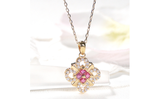 ネックレス K18YGイエローゴールド ダイヤモンド 0.15ct ルビー スクエア クローバー ペンダント 18金 菱形【f271-k18yg-ru】 [株式会社オーダーメイドジュエリーメイ 山梨県 韮崎市 20742926] アクセサリー アクセ ジュエリー