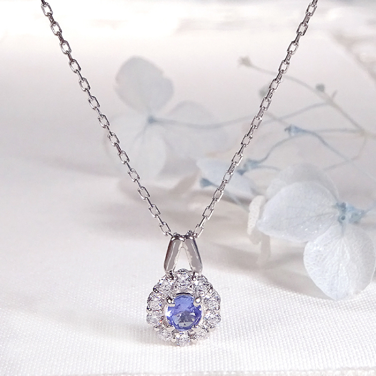 ネックレス プラチナ PT900 タンザナイト 取り巻き ダイヤモンド 0.2ct フラワー ペンダント 【f218-ta-pt】 [オーダーメイドジュエリーメイ 山梨県 韮崎市 20745461] アクセサリー アクセ レディースアクセサリー レディース ダイヤ ジュエリー ブルー 青 宝石 かわいい