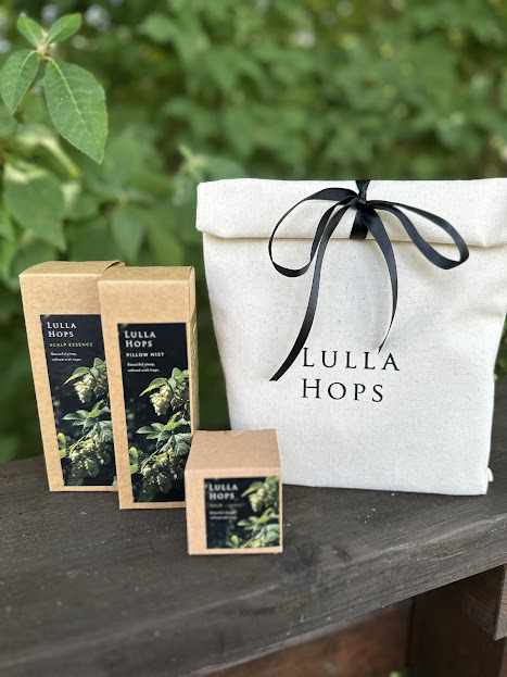 八ヶ岳・北杜市産ホップ使用 LULLAHOPS ボタニカル ナイトタイム3点セット（スカルプエッセンス・ピローミスト・バーム）　スカルプエッセンス 100ml×1本 ピローミスト 100ml×1本 バーム（ウッズ） 30g×1個 就寝前 リラックス ホップ ハーブ