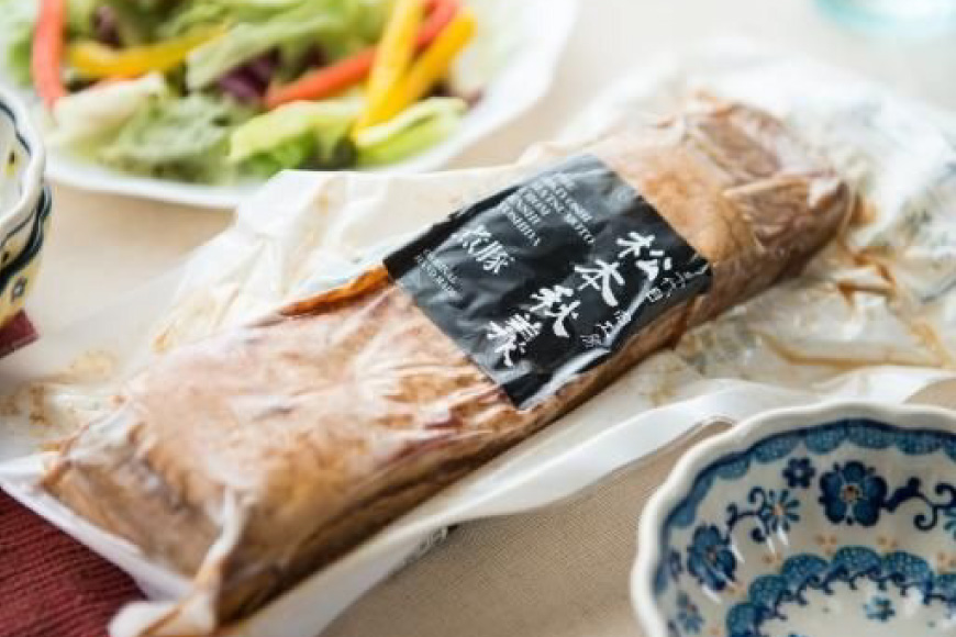 【三代目！肉工房 松本秋義】 まっ黒煮豚400g×1 [吉田ハム工場 静岡県 吉田町 22424662] 煮豚 松本秋義 冷凍 食品 豚肉 豚バラ肉 チャーシュー ブロック 焼き豚 肉 角煮 豚角煮 保存料 おつまみ おかず つまみ