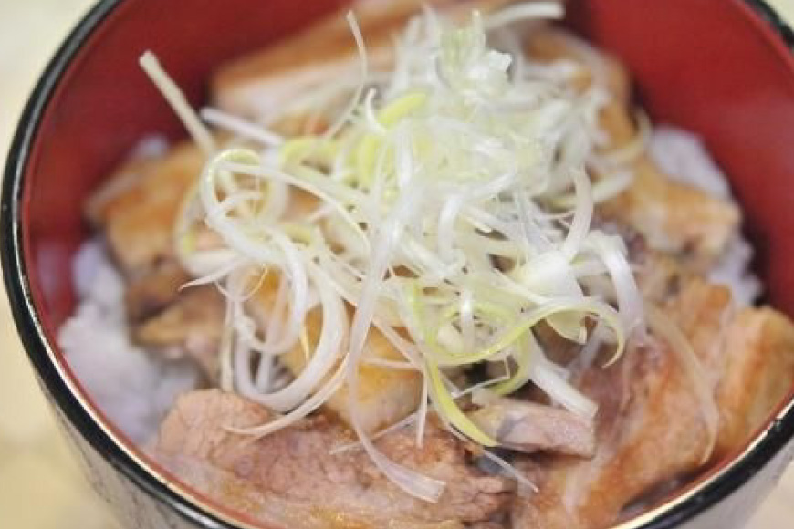 【三代目！肉工房 松本秋義】まっ白煮豚400g×1 [吉田ハム工場 静岡県 吉田町 22424667] 煮豚 松本秋義 冷凍 食品 豚肉 豚バラ肉 チャーシュー ブロック 焼き豚 肉 角煮 豚角煮 保存料 おつまみ おかず つまみ