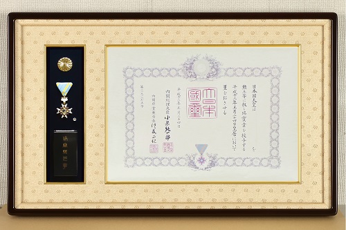 「額縁」勲記・勲章額　朱里桜/マホガニー