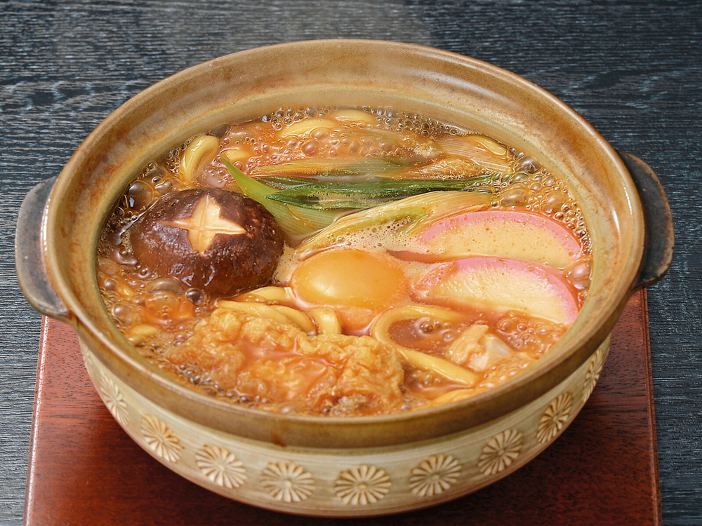 かわべ麺 生みそ煮込みうどん 8袋 合計16食入り合計約2.5kg（1袋2食入り：320g めん120g×2・みそ40g×2）| 名古屋めし お取り寄せ ギフト グルメ コシ のどごし 国産 お歳暮 味噌 味噌煮込 赤みそ 赤味噌 生麺 生めん 麺類 食品 冷蔵 愛知県 春日井市