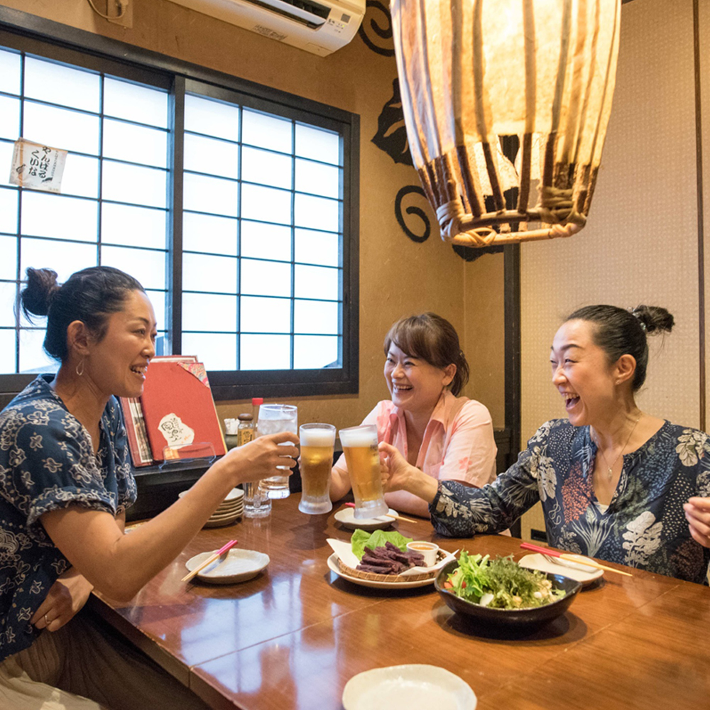 沖縄旅情と本格沖縄料理を提供  琉球ダイニング風と島人 お食事券 50,000円分 ～フード＆ドリンク各100種類以上で使える～【沖縄料理 ビアガーデン BBQ 泡盛 沖縄民謡 沖縄ポップス エイサー ライブステージ お食事券 ギフト券 プレゼント 三重県 四日市市 ふるさと納税】