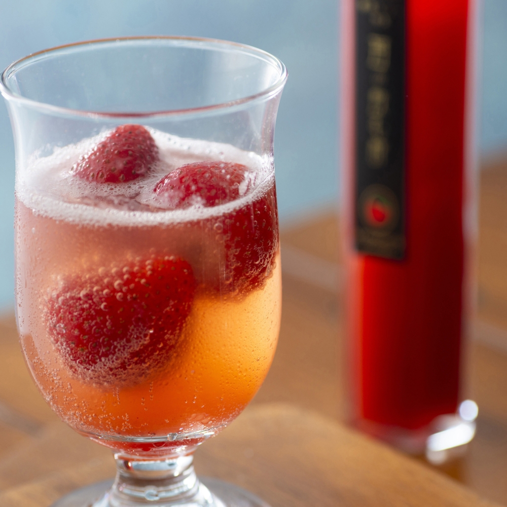 驚くほどの甘さと瑞々しさ！大粒苺と自然の力でつくった極上苺酢・愛成ベリー