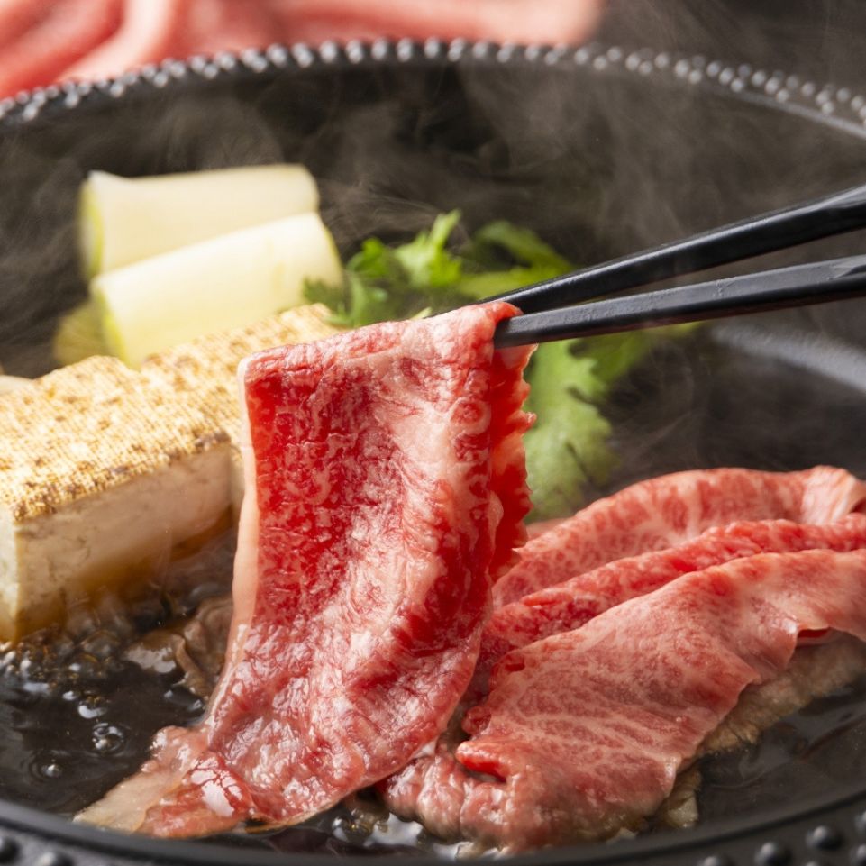 松阪牛の品評会で最優秀賞受賞歴のある 加藤牧場の黒毛和牛赤身（モモ/カタ）切り落とし400g(200g×2P)/牛肉 国産牛 国産 和牛 大容量 冷凍便 年末年始 お正月 黒毛和牛 モモ カタ モモ肉 肩肉 肉 上質 家族 焼肉 しゃぶしゃぶ すき焼き 鍋 おいしい 美味しい 人気 おすすめ 三重県 四日市市 ふるさと納税