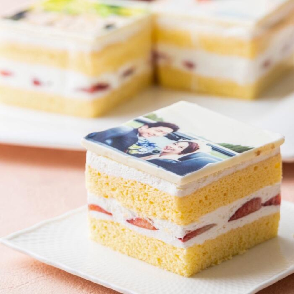 【スイーツ】お気に入りの写真をホワイトチョコにプリント！オリジナルの美味しいケーキを。 4ピース アルバムケーキ（文字あり）