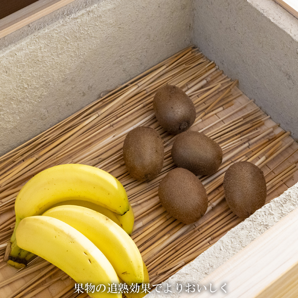 【ふるさと納税限定】SDGsのフロントランナー「土蔵」の保存力をキッチンチェストに。野菜、米、酒、味噌等、 常温保存の食品を調湿効果で環境にやさしく保存。「現代の名工」の左官職人と「ブランド木材」尾鷲（オワセ）ヒノキの木工家具職人のコラボで生まれた「土蔵キッチン・チェスト」
【BROOK、チェスト、キッチン用品、木工家具、家具、インテリア、料理、野菜、長期保存、三重県、四日市市、ふるさと納税】