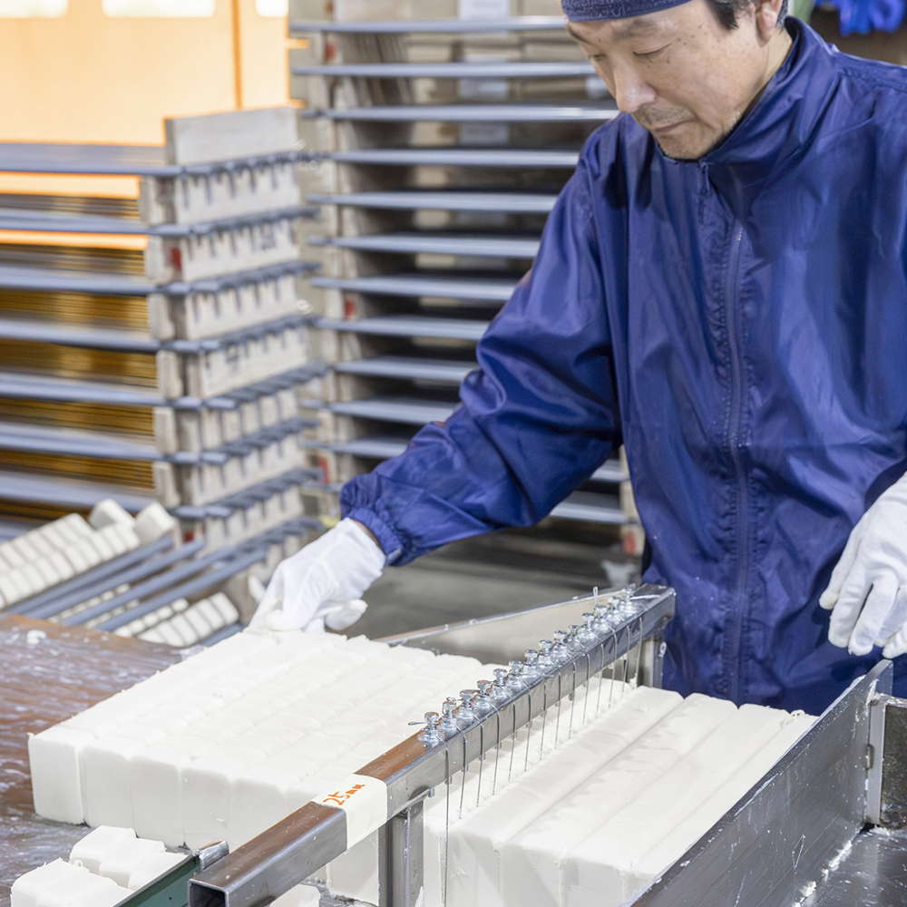 四日市認定地場特産品【泗水十貨店（しすいじっかてん）】オリブ透明石けん　川村養蜂場のハチミツ配合　手提げ袋付き