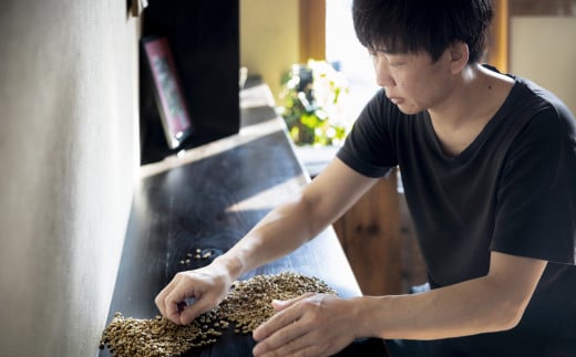 最上級の豆を酸味の少ない「純･焙煎」で！雑みのない、豆本来のおいしさを凝縮。スペシャルティコーヒー協会が規定した最上級ランクの豆のみを使用し、焙煎職人が、手作業でひとつひとつ欠陥豆を除去。
「純･焙煎・ふるさとブレンド」Hard Bop Coffee（ハードバップコーヒー）から。【粉】［ コーヒー 珈琲 ブレンド 最上級豆 スペシャルティ 自家焙煎 焙煎 オリジナル ギフト 挽きたて］