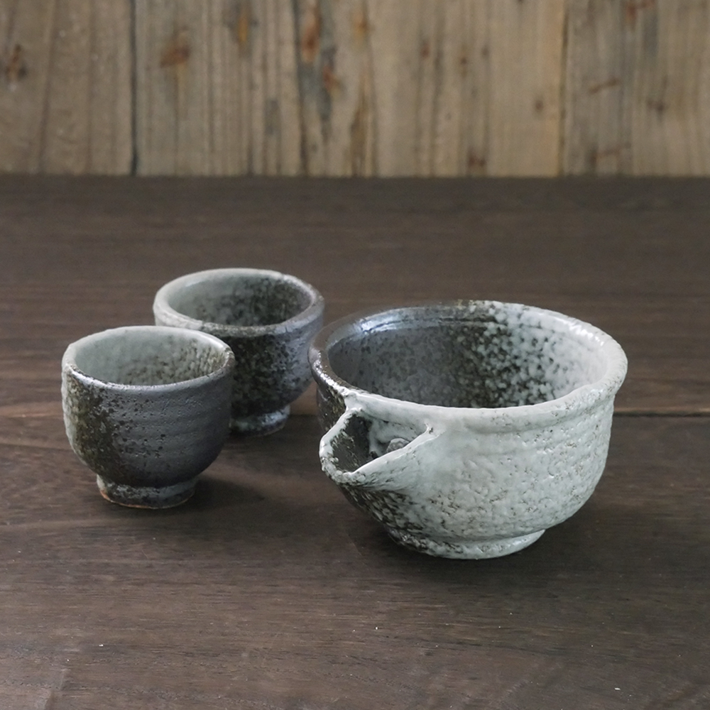 【萬古焼（ばんこやき）】灰釉掛分 酒器セット　スズ木【お酒 酒 酒器 盃 晩酌 キッチン雑貨  三重県 四日市市】