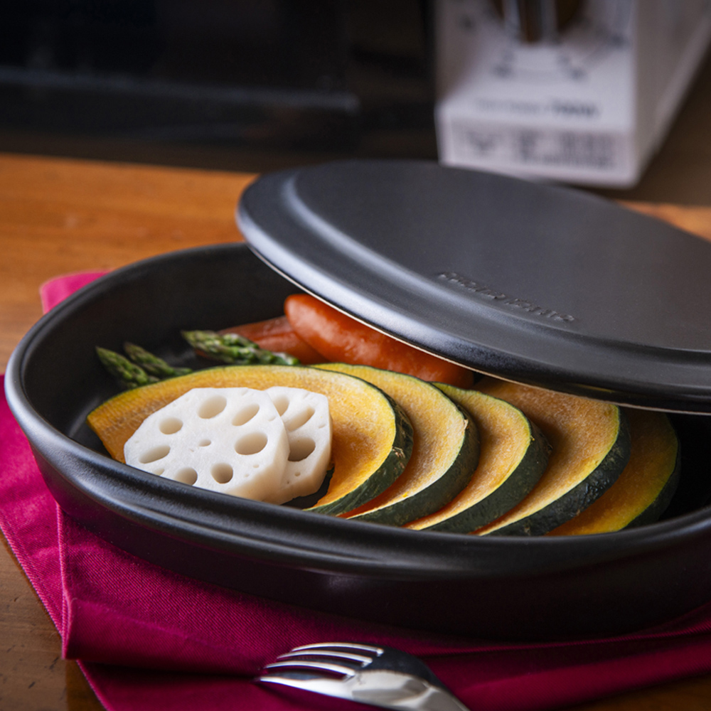 【萬古焼(ばんこやき)】Handmadeアート土鍋 弥生陶園　職人が一つ一つ丁寧に成形し焼き上げる、こだわりの逸品　土鍋の国内生産80％のシェアを誇る伝統の萬古焼　TS-652　フタ付グリラー（黒釉）鉄より軽い！手間いらずの耐熱陶器製「魚焼グリル対応のフタ付グリラー」【プレート、魚料理、肉料理、朝ごはん、朝食、目玉焼き、グラタン、アヒージョ、簡単、ペア、耐久性、人気、おすすめ、うまみ】