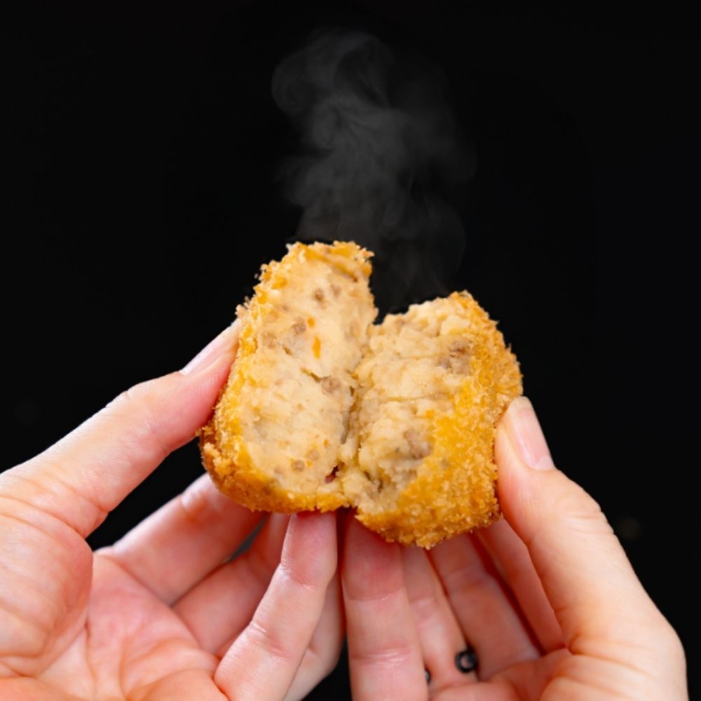 精肉店の直営焼肉【焼肉大剛】人気コロッケ三兄弟！噛むほどに旨い！極旨 【牛タン】コロッケ （10個入り）【牛たん 牛タン 冷凍便 おすすめ 人気 ランキング 冷凍 詰め合わせ 大容量 冷凍食品 手作り 揚げるだけ お惣菜 国産 業務用 牛肉 じゃがいも 野菜 名店 お弁当 夕食 おかず 子ども 喜ぶ 簡単調理 ストック 三重県 四日市市 ふるさと納税】