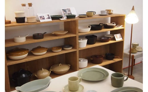 【萬古焼（ばんこやき）】４ｔｈ－ｍａｒｋｅｔプラートカップ＆ソーサーギフト２客セット　4th-market 食器 カップ ソーサー ギフト カフェ 陶器 陶磁器 テーブルウエア 皿 セット 日本製 ティーカップ コーヒーカップ 贈答 贈答品 プレゼント おしゃれ かわいい 結婚祝 出産祝 誕生日 普段使い 手作り 雑貨 伝統工芸 白 グレー シンプル
