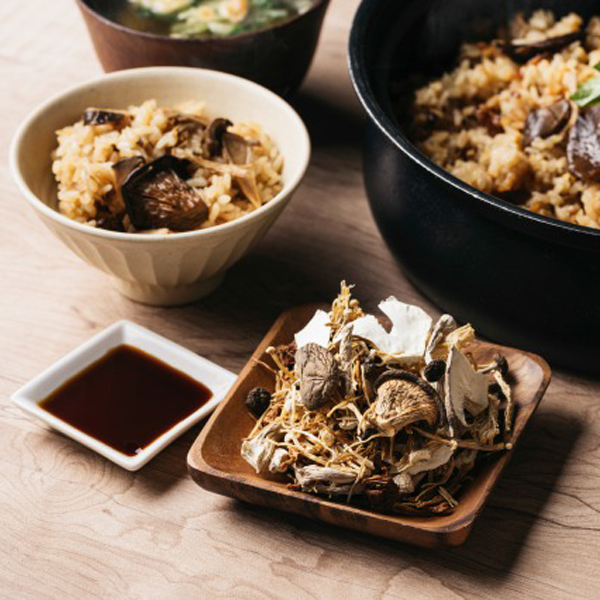 【きのこ屋さんが作る簡単調理の人気シリーズセット】きのこびとソースと炊き込みご飯の詰合せ