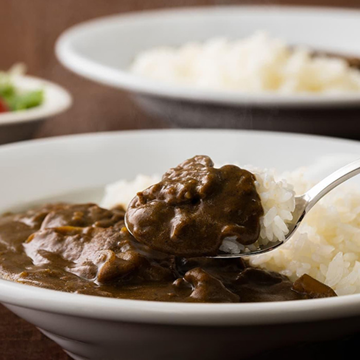 鹿児島県産黒毛和牛使用 ばくろの黒牛カレー (180g×4P・計720g) 牛肉 肉 黒毛和牛 国産 国産牛 九州 鹿児島 鹿児島県産 カレー ビーフカレー 常温 常温保存 レトルト 惣菜 便利 ギフト【バクロ】【00-030-29】