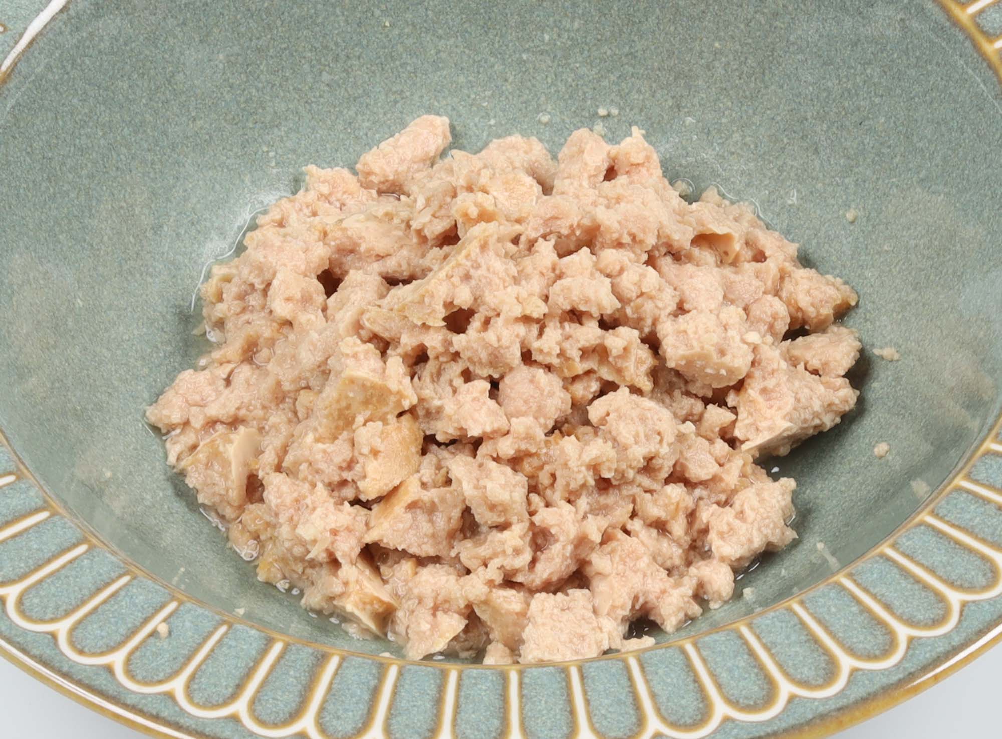 犬猫用ペットフード(80g×7袋)天然まぐろ使用！加圧殺菌済み！ペットフード えさ 餌 猫用 犬用 動物用食品 まぐろ 鮪 マグロ 骨なし ミンチ レトルト ドッグフード キャットフード 常温 ギフト 贈答【エーエフ企画】【00-057-36】