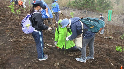 富士山を「守る」～富士山麓ブナ林創造事業～